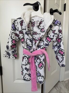 Hello Kitty Bath Robe- Girls Size 4 Toddler